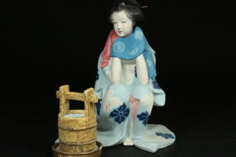古い博多人形などをお譲りいただきました。