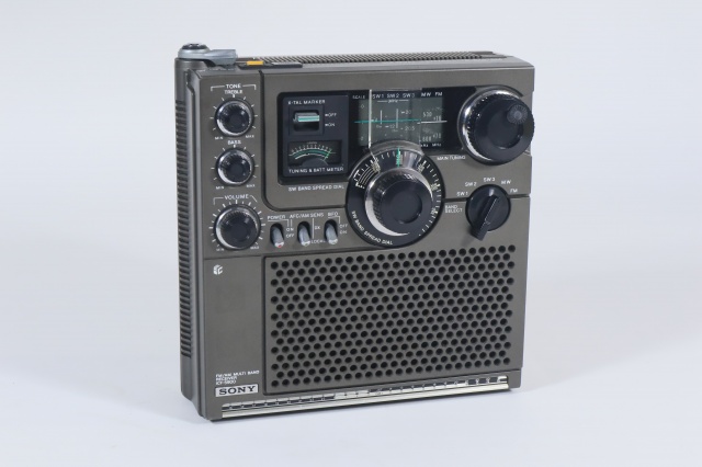 SONY ICF-5900などのレトロラジオ数点をお買取りさせていただきました。