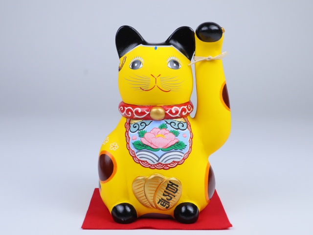 招き猫の土鈴など、猫の郷土玩具をお売りいただきました。