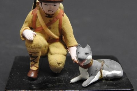 古い軍人人形などをお譲りいただきました。