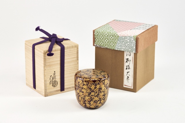 辻石斎の棗など茶道具数点をお譲りいただきました。