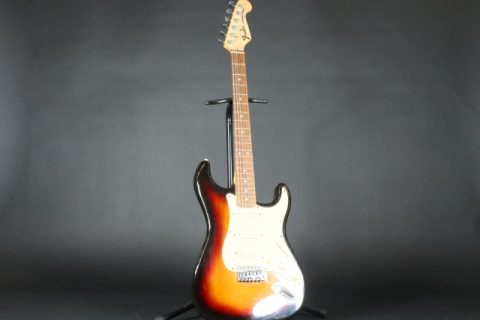 Fender製ギターなどをお買取りさせていただきました。