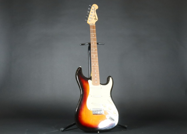 Fender製ギターなどをお買取りさせていただきました。