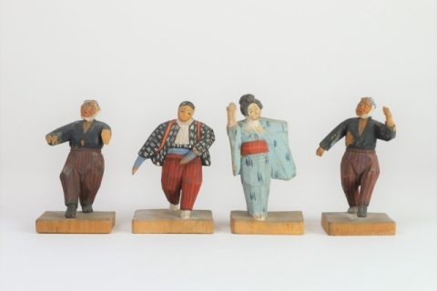 伊那踊風俗人形などの古い木彫りの郷土玩具をお引取りいたしました。