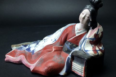 古い隠し絵の博多人形などをお譲りいただきました。