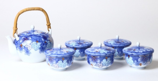 深川製磁の煎茶器揃など他洋食器をまとめてお譲りいただきました。