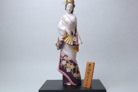 井上あき子の博多人形などをお買取させていただきました。