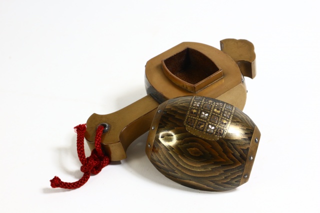 【遺品整理】江戸後期から明治辺りの金蒔絵小槌型香合をお買取いたしました