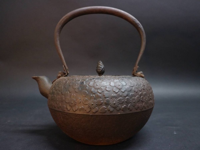 南部鉄器 桜地紋 鉄瓶 などのお茶道具をお買取いたしました