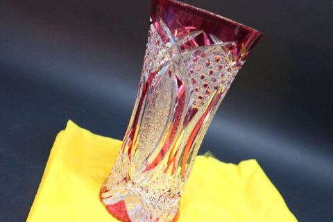 お花が趣味のお母様がお持ちだった切子の花瓶をお買取いたしました