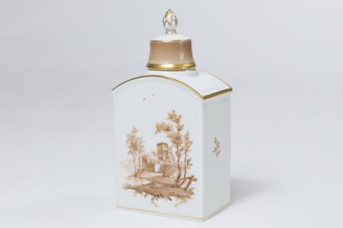 【神奈川県 横浜市】ヘキスト窯などの茶壷など洋食器・置物をお引き受けいたしました。