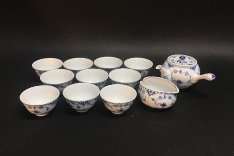 ロイヤルコペンハーゲン ブルーフルーテッド フルレースの湯呑、急須、湯冷ましをお買取いたしました