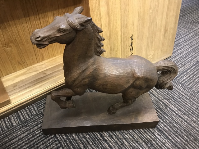 木彫人形数点とニコンのフイルムカメラをお買取いたしました
