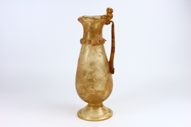 紀元前から五世紀あたりにローマ領域で製作されたローマンガラスの水注
