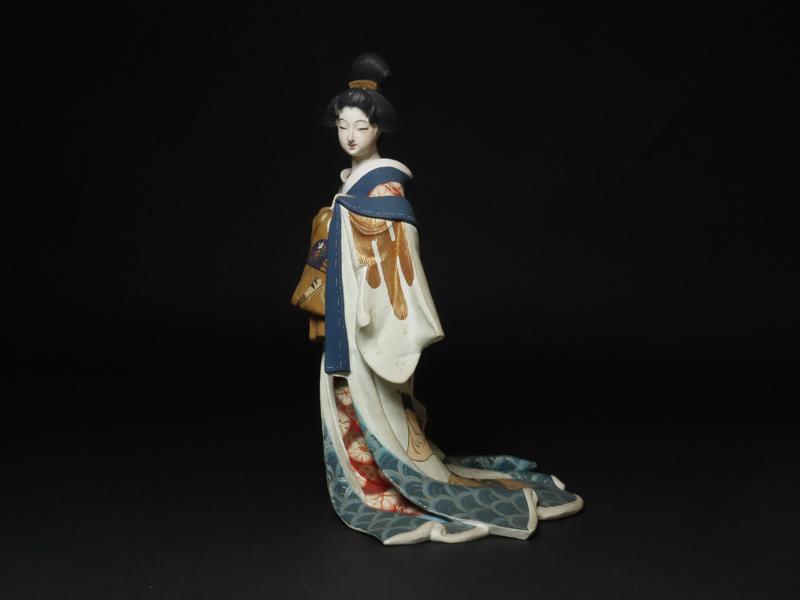 美人物の博多人形