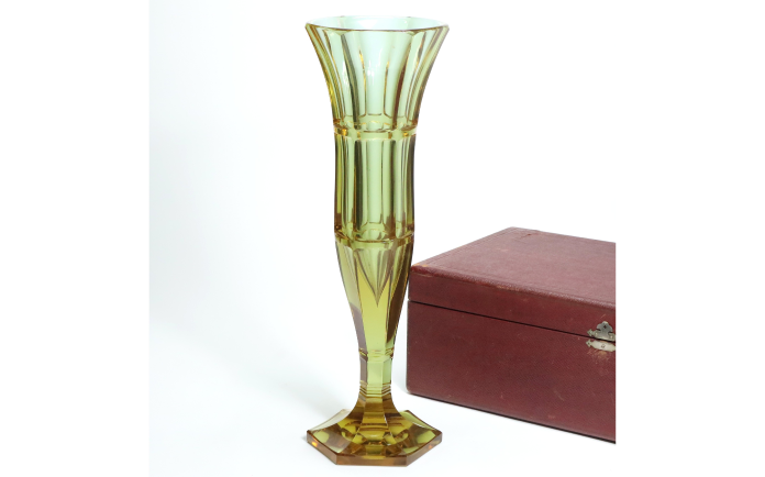 付属品（元箱・保証書・しおり）を揃える